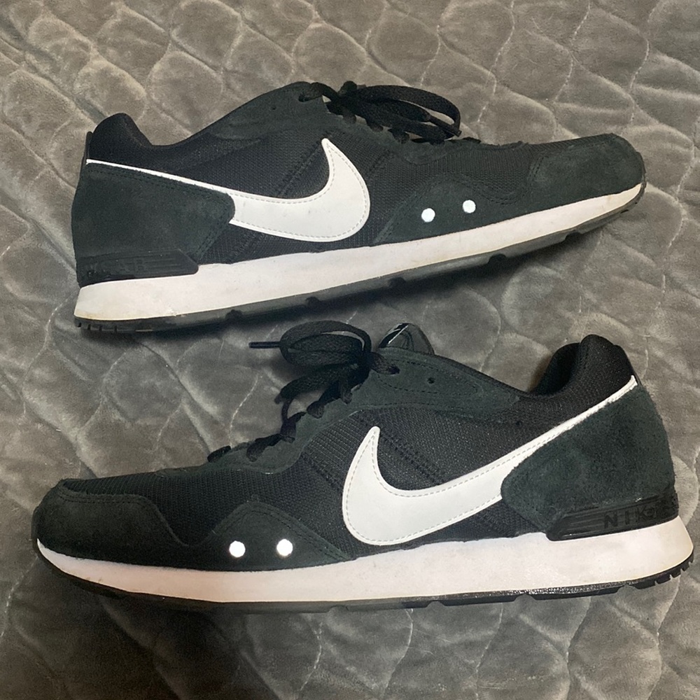 Mens Nike Venture Runner